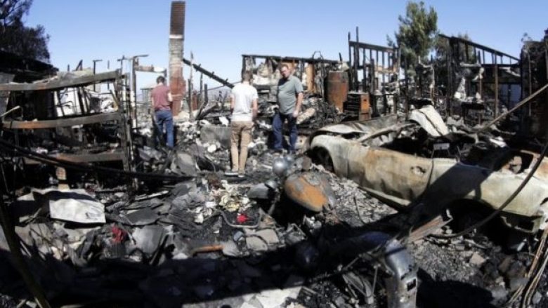 Zjarret në Kaliforni, 15 të vdekur e mbi 150 të zhdukur