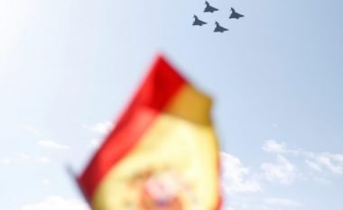 Rrëzohet një aeroplan luftarak në Spanjë, mbytet piloti