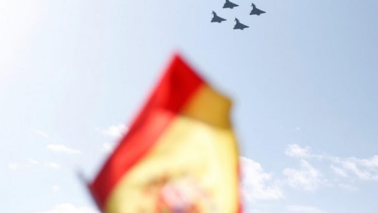 Rrëzohet një aeroplan luftarak në Spanjë, mbytet piloti