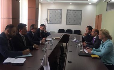 Grupi Parlametar i Lidhjes Demokratike të Kosovës priti në takim ekipin e FMN- së