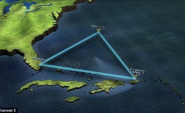 Google Earth “zbulon” dy piramida të lashta në Oqeanin Atlantik (Foto/Video)
