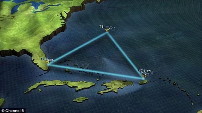 Google Earth “zbulon” dy piramida të lashta në Oqeanin Atlantik (Foto/Video)