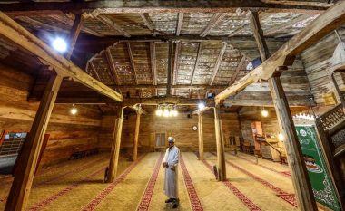 Xhamia 811 vjeçare e ndërtuar pa gozhda ende qëndron në këmbë
