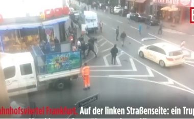 Luftë territoresh në Frankfurt, shqiptari godet me thikë marokenin (Video, +18)