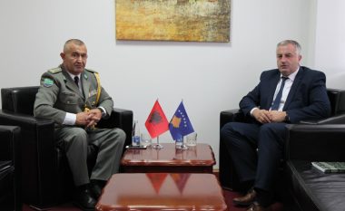 Ministri i FSK-së takon atasheun ushtarak të Shqipërisë dhe oficerë të lartë nga Mali i Zi