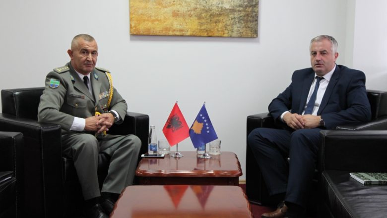Ministri i FSK-së takon atasheun ushtarak të Shqipërisë dhe oficerë të lartë nga Mali i Zi