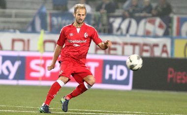 Basha kapiten i Barit, shënon gol të bukur me kokë (Video)