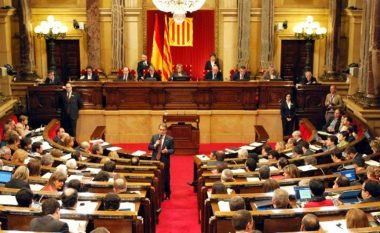 Katalonia shpall pavarësinë nga Spanja (Video)