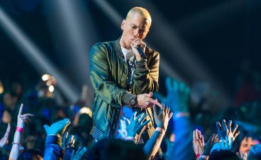 Eminem zbulon datën e lansimit të albumit të ri (Video)