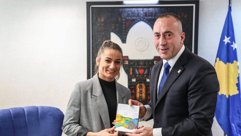 Haradinaj takon Majlinda Kelmendin dhe trajnerët Driton dhe Agron Kuka