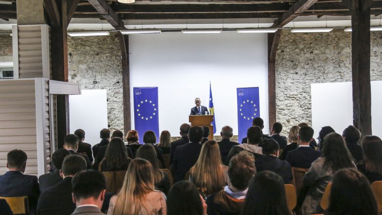 Haradinaj mirëpret kthimin në Kosovë të Profesionistëve të Rinj