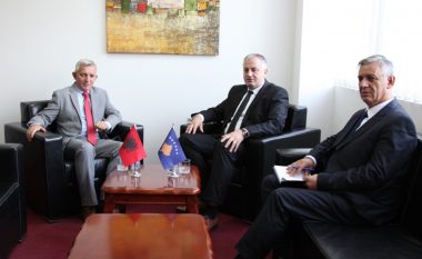 Ministri Berisha dhe ambasadori i Shqipërisë flasin për transformimin e FSK-së