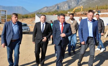 Ministri Lekaj vizitoi dy projekte rrugore të komunës së Istogut