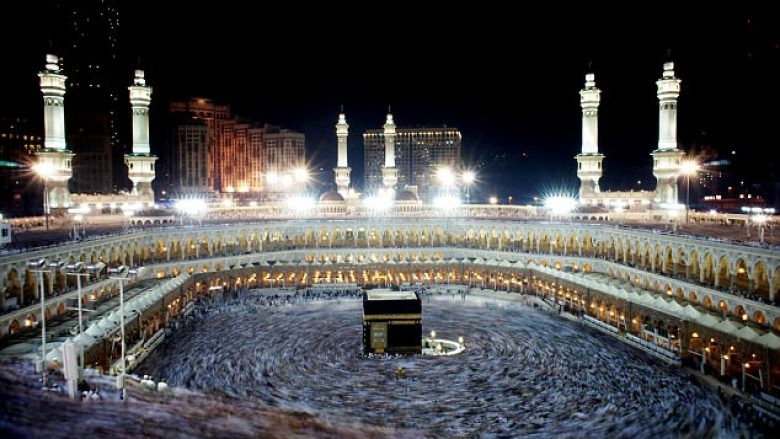 Pamjet që kanë nxitur reagime të ashpra te myslimanët, “propozohet” ndërtimi i një kulmi palosës në qytetin e shenjtë të Mekës (Foto/Video)