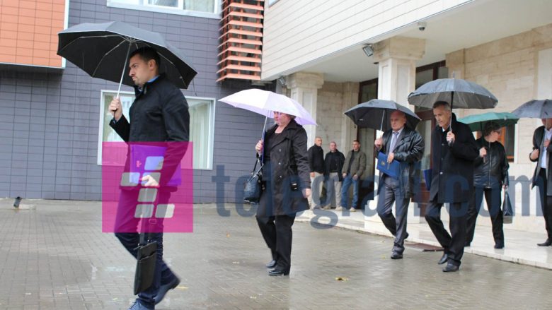 Presidenti Thaçi dekretoi 40 gjyqtarë dhe 13 prokurorë nga pakicat (Foto)