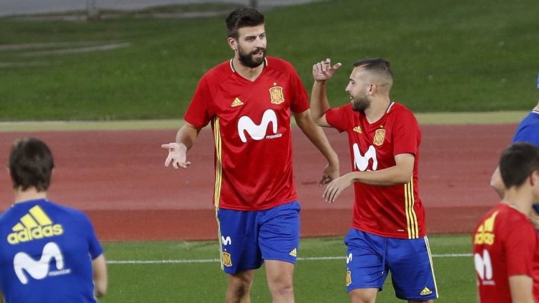 Pique fishkëllehet në stërvitjen e Spanjës për ndeshjen ndaj Shqipërisë, Lopetegui i del në mbrojtje (Video)