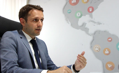 “Kompanitë në Maqedoni nuk duan zgjedhje të reja parlamentare, por regjistrim të popullsisë”