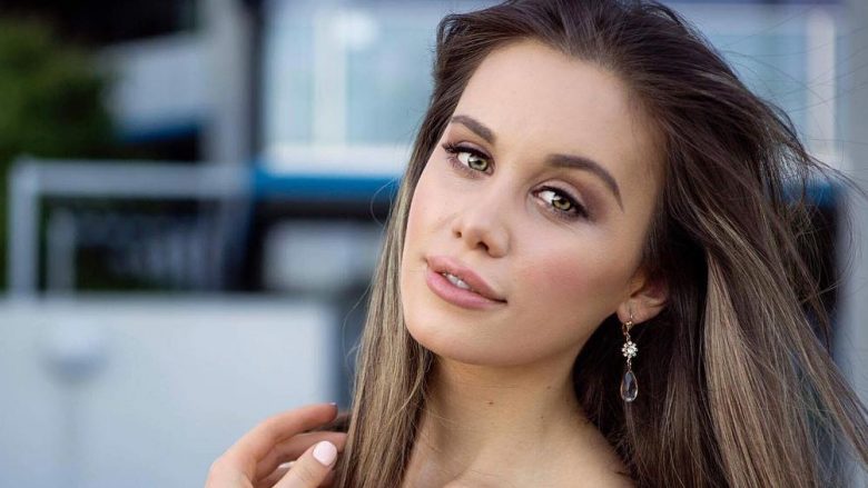 ‘Miss Australia’ është shpallur Esma Voloder me origjinë nga BeH, kërkojnë t’i merret kurora pse është myslimane (Foto)