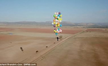 Fluturoi 26 kilometra i kapur për 100 balona me helium (Video)