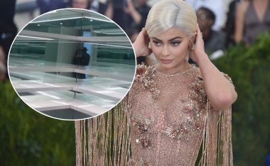 Fansat e Kylie Jenner tmerrohen nga videoja që 20 vjeçarja shtatzënë publikon në SnapChat (Video)