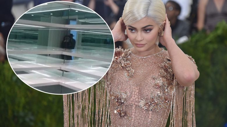 Fansat e Kylie Jenner tmerrohen nga videoja që 20 vjeçarja shtatzënë publikon në SnapChat (Video)