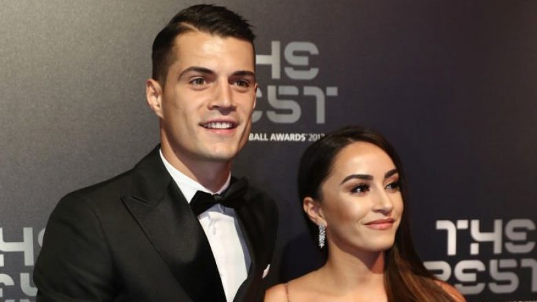 Granit Xhaka fle në krah të të fejuarës (Foto)