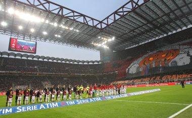 Tifozët e Milanit tallin Juventusin për dështimet në Ligën e Kampionëve në koreografinë e tyre në derbi (Foto/Video)