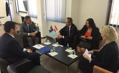 Beqaj takoi ambasadorin e Austrisë në Kosovë, Gernot Pfandler