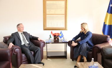 Hungaria mbështetë Kosovën në proceset integruese