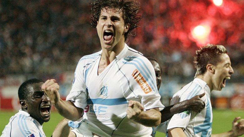 Marseille dhe PSG nderojnë Lorik Canën, kapiteni legjendar nis topin e parë në ndeshjen klasike franceze