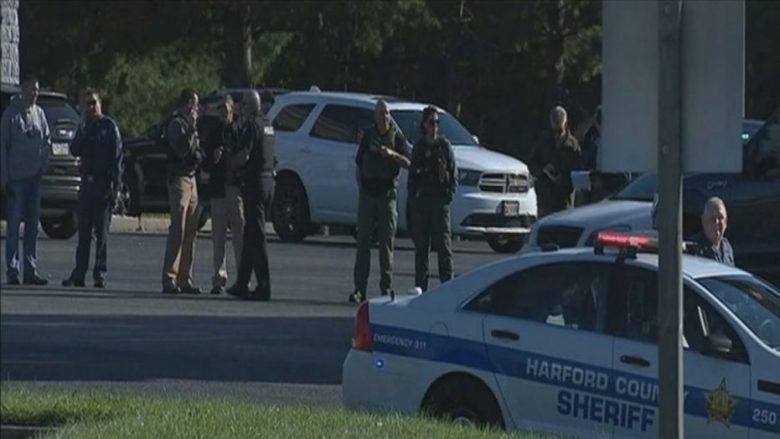 Tre të vrarë dhe dy në gjendje kritike nga të shtënat në një park biznesi në Maryland (Foto/Video)