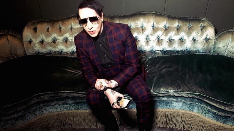 Manson i anulon koncertet pas aksidentit në skenë që e la të lënduar (Foto/Video)