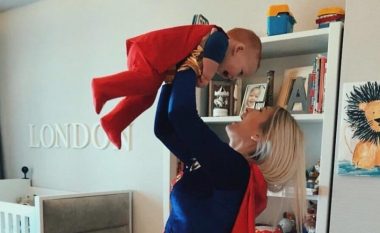 Nënë e bir në të njëjtin kostum, Sara Hoxha feston për herë të parë me të birin “Halloweenin” (Foto)