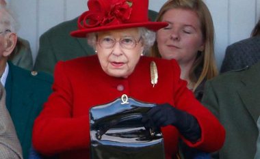 Mbretëresha britanike nuk mbanë para në çantë, përpos gjatë një dite të javës (Foto)
