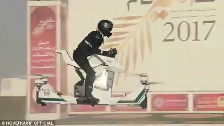 Policia në Dubai së shpejti fillon patrullimin me anë të makinave fluturuese (Video)
