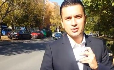 Gazetari e bënë horr kryetarin e komunës: Pse parkoheni në trotuar dhe pse shkoni kaq vonë në punë (Video)