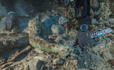 Pranë dorës së bronztë dhe diskut misterioz që u gjetën në det, pritet të jenë edhe nëntë statuja (Video)