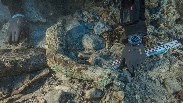 Pranë dorës së bronztë dhe diskut misterioz që u gjetën në det, pritet të jenë edhe nëntë statuja (Video)