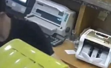 Punonjësi ka mundur ta pësonte keq, nga iPhone që eksplodoi papritmas (Video)