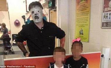 Qendra për argëtimin e fëmijëve, kërkon falje që punonjësi frikësoi të vegjlit me maskë (Foto)