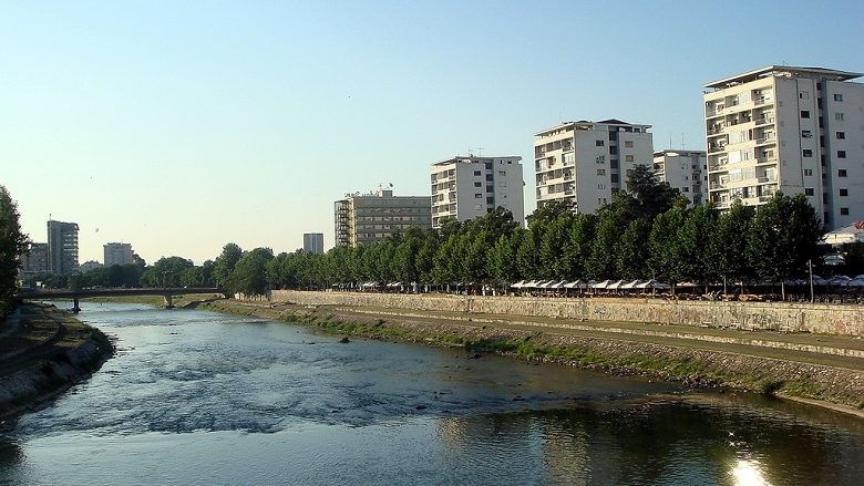 Shkup, një person duke ikur nga policia është hedhur në Lumin Vardar
