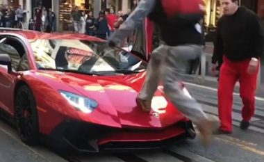 Vrapoi sipër Lamborghinit, sulmohet nga pronari i makinës që kushton 400 mijë euro (Video)