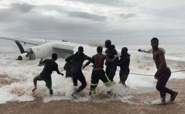 Rrëzohet aeroplani i ushtrisë franceze, katër të vdekur