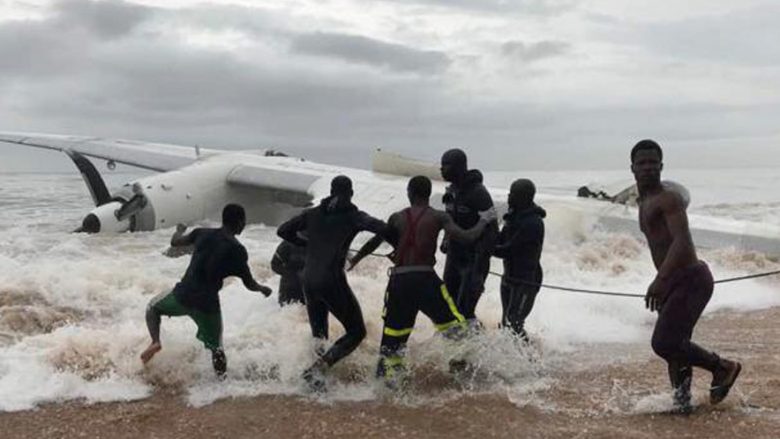 Rrëzohet aeroplani i ushtrisë franceze, katër të vdekur