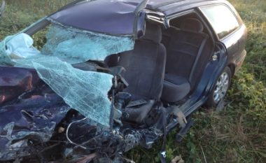 Aksident i frikshëm në Fier, shoferi mbetet i izoluar në automjet