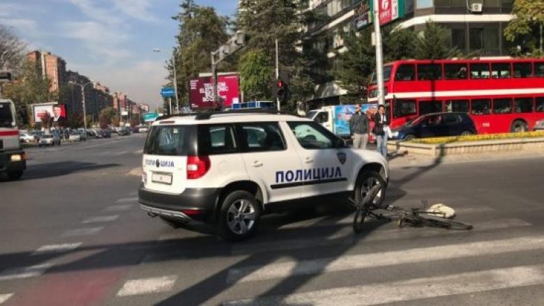 Shkup, policia aksidenton biçiklistin në vendkalim për këmbësorë (Foto)
