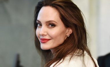 Angelina Jolie urdhërohet që me fëmijët të rikthehet në SHBA