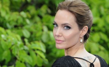 Angelina i mahnit të gjithë me prerjen e re: Një model i ri flokësh, një jetë e re! (Foto)