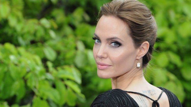 Angelina i mahnit të gjithë me prerjen e re: Një model i ri flokësh, një jetë e re! (Foto)