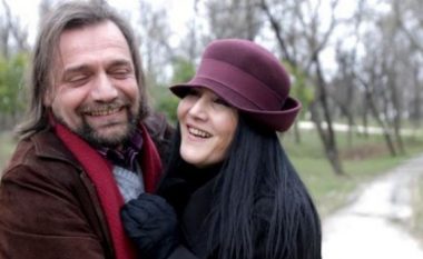 Dikur i ankohej për të dashurat, sot Alfredi dhe Violeta Trebicka gëzojnë 23 vite kurorë! (Video)